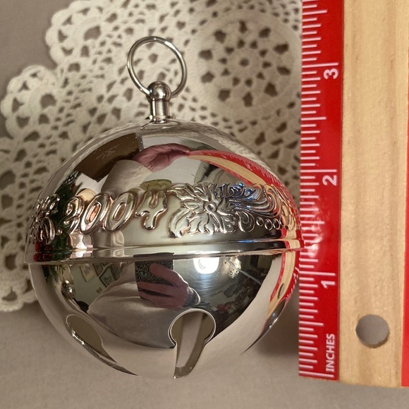 Christmas Sleigh Bell Ornament Wallace Silversmiths 2004 - Picture 7 of 8
